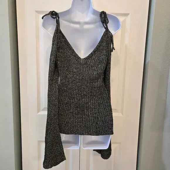 Endless Rose Cold Shoulder black sweater shoulder cut out flare sleeve witchcore - Picture 4 of 10